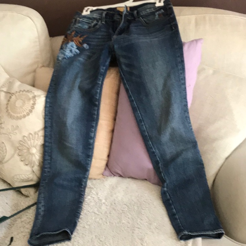 Driftwood skinny jeans with lovely embroidery.